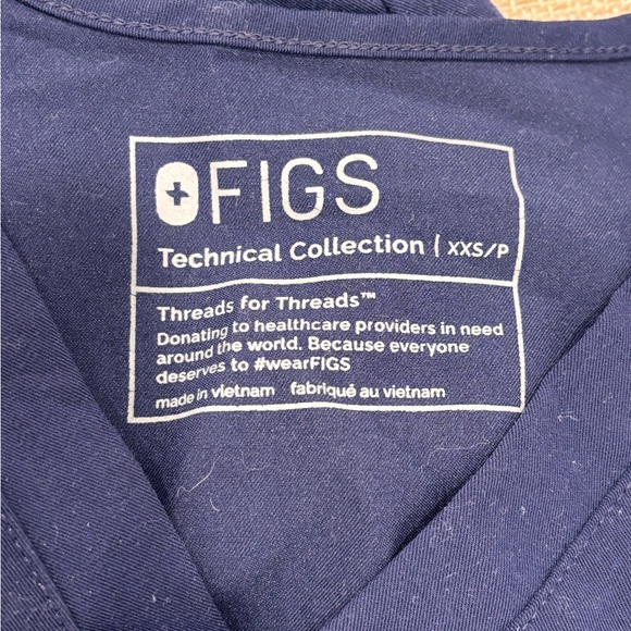 FIGS set , in great condition. Very comfortable. - Picture 2 of 4